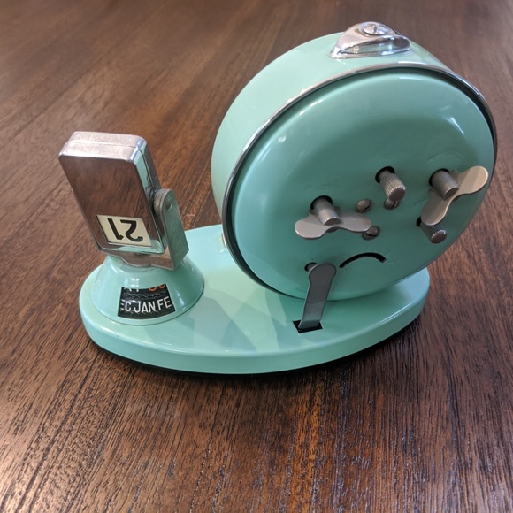 VTG - "Golden Cock" Alarm/Calendar Clock - Works - Picture 3 of 10